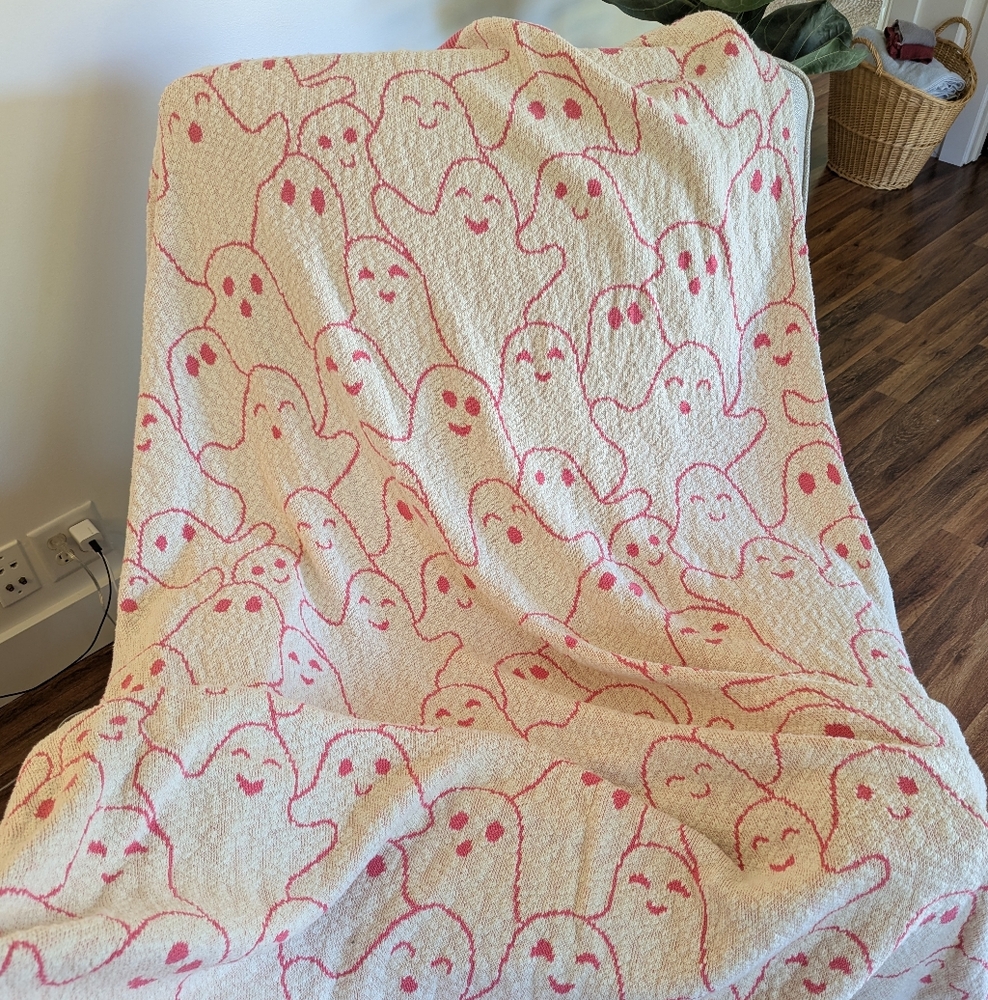 Pink and Cream Ghost Pattern Goblin And Ghoul Blanket - Picture 4 of 7